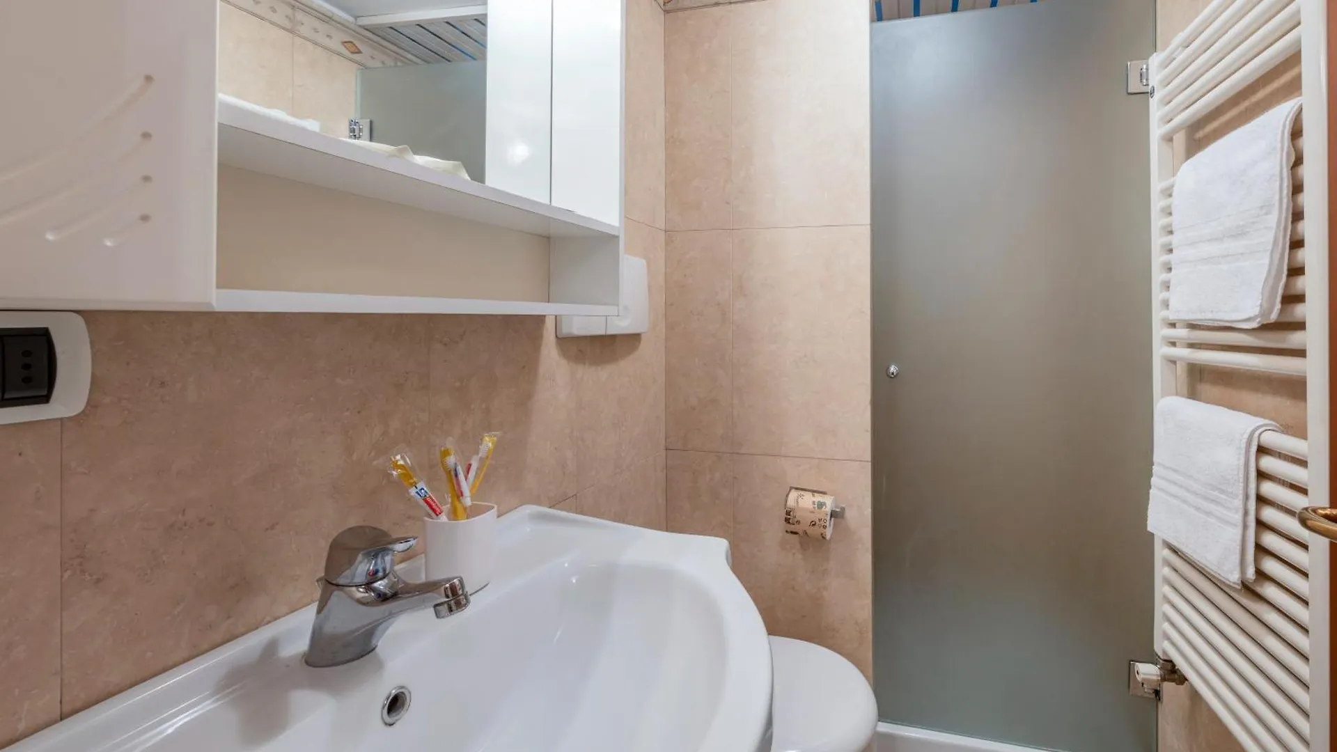 Milan Royal Suites - Centro Cadorna 0*,