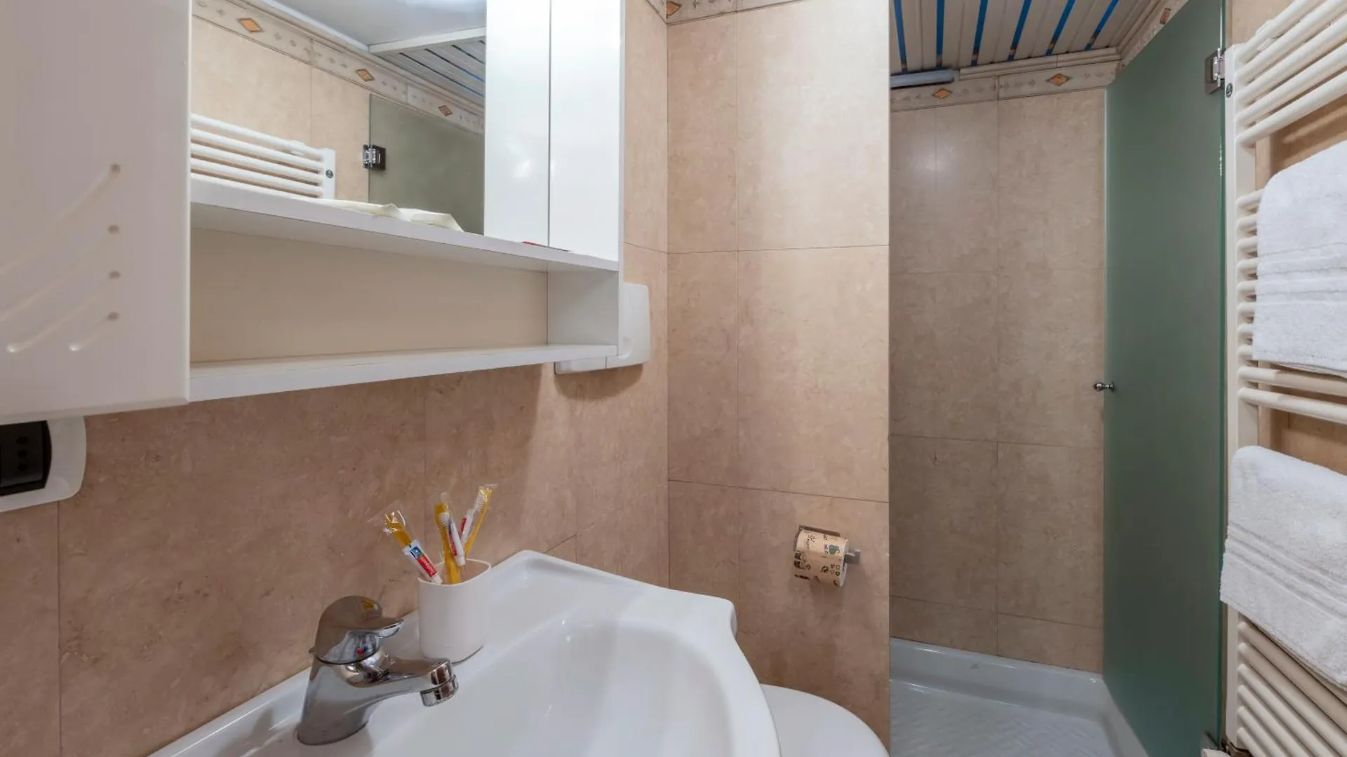 Milan Royal Suites - Centro Cadorna 0*,  Italia