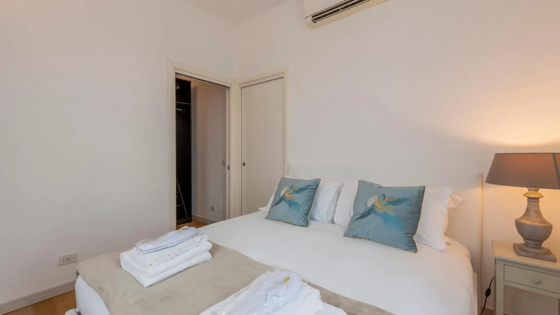 Milan Royal Suites - Centro Cadorna 0*,  Italia